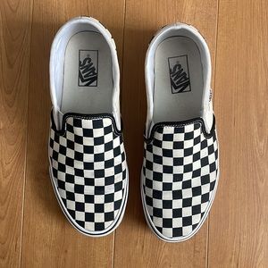 Women’s 9.5 Checkered Vans